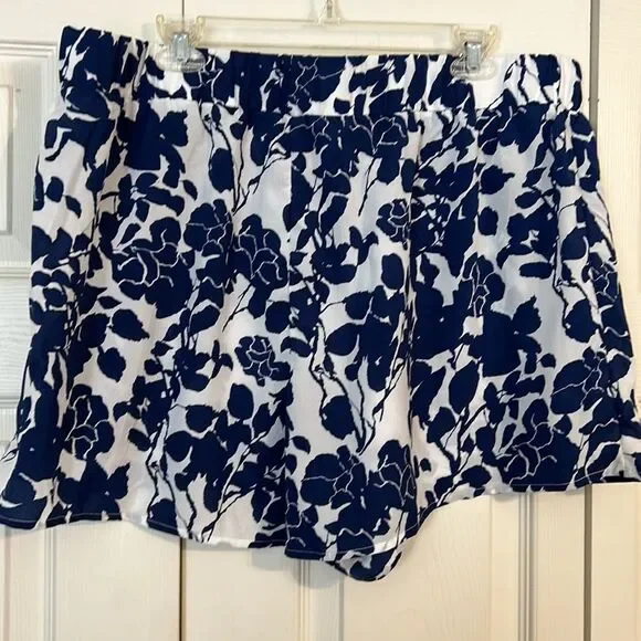 SHEIN CURVE Size 4XL Blue White Tropical Floral Pull On Shorts Stretch Flowy - Picture 4 of 6